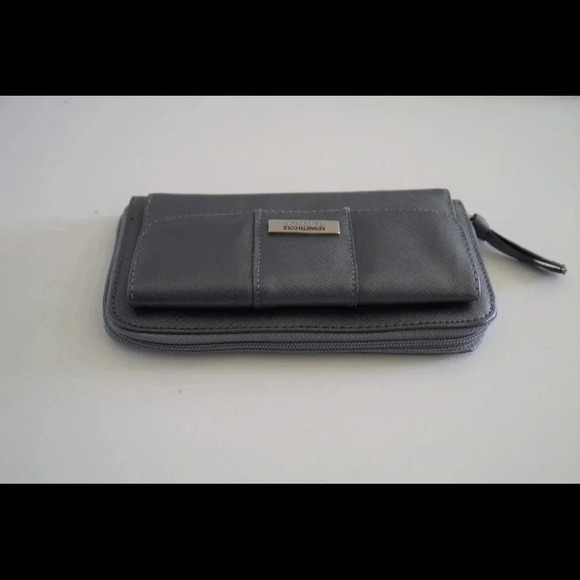 NWOT Kenneth Cole Reaction wallet - Picture 4 of 5